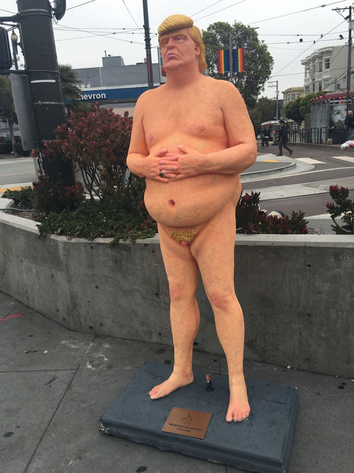 Naked Trump Statue – Cyber Gazing